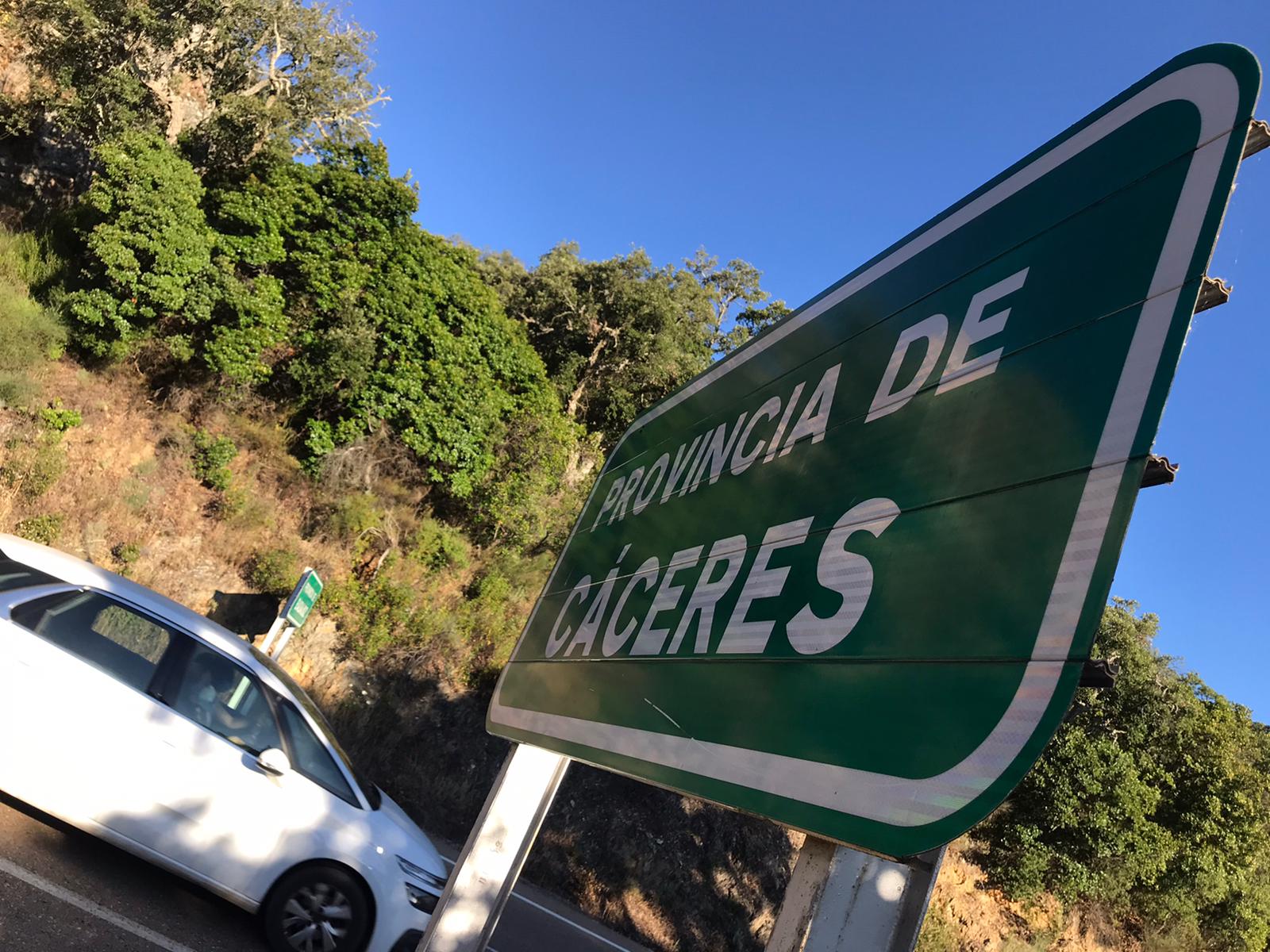 Carteles de cambio de provincia en la carretera