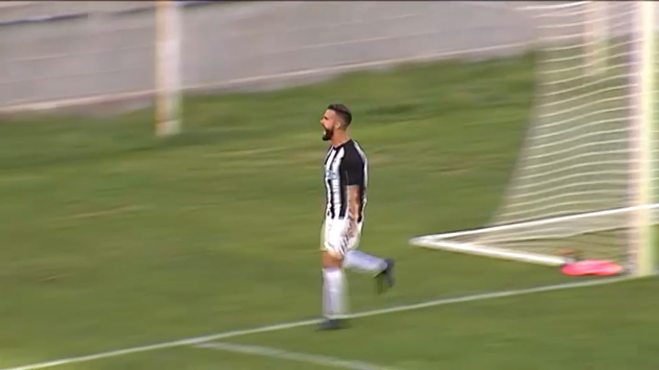 Chechu en un partido durante su etapa en el CD Badajoz