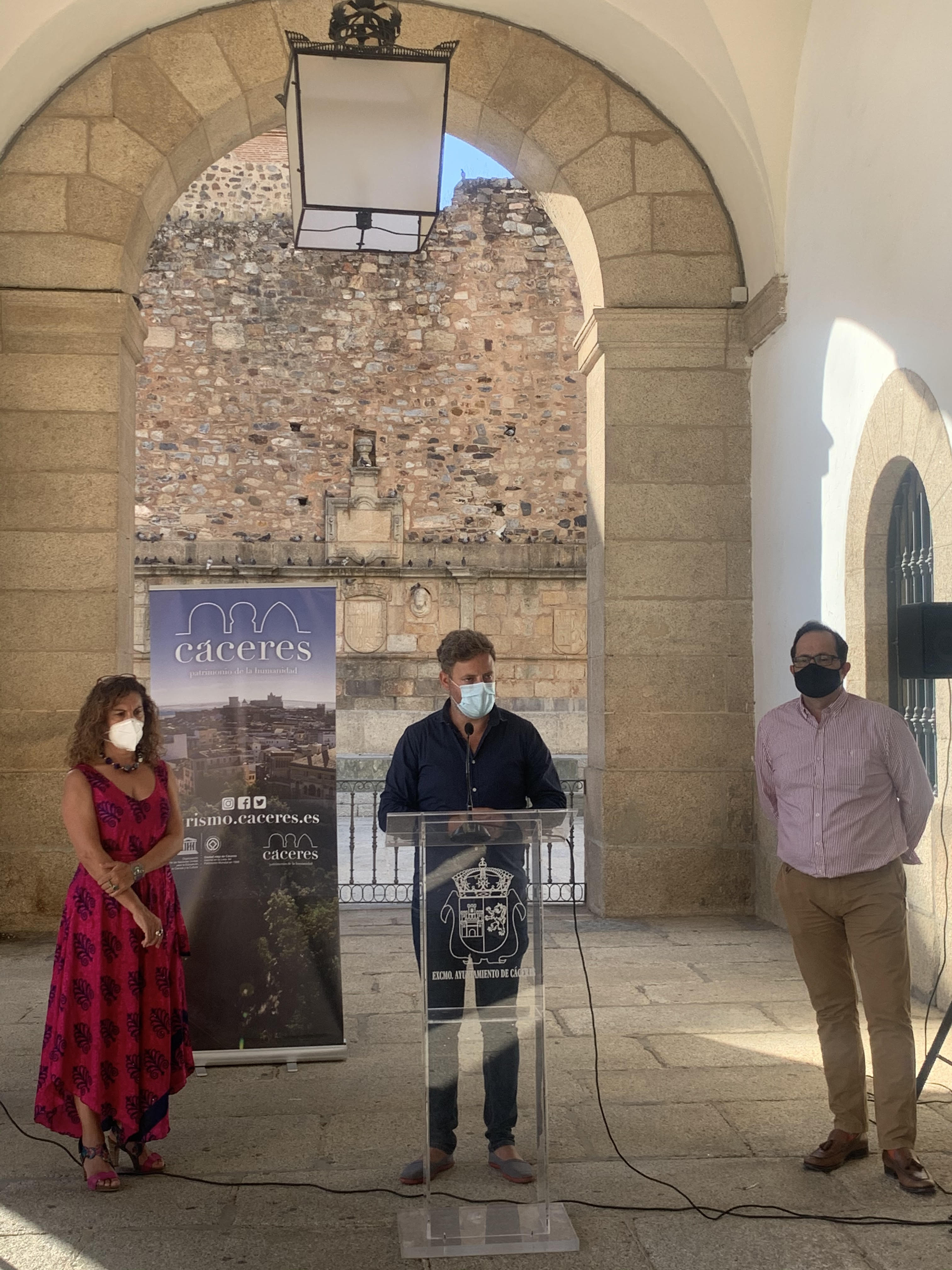 Imagen de la rueda de prensa de presentación de los cursos de formación