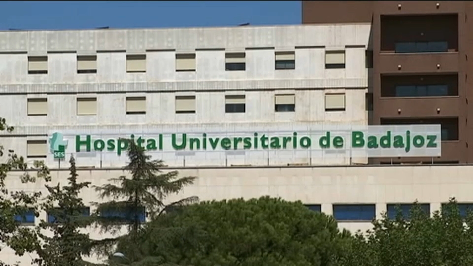 fachada hospital universitario de badajoz