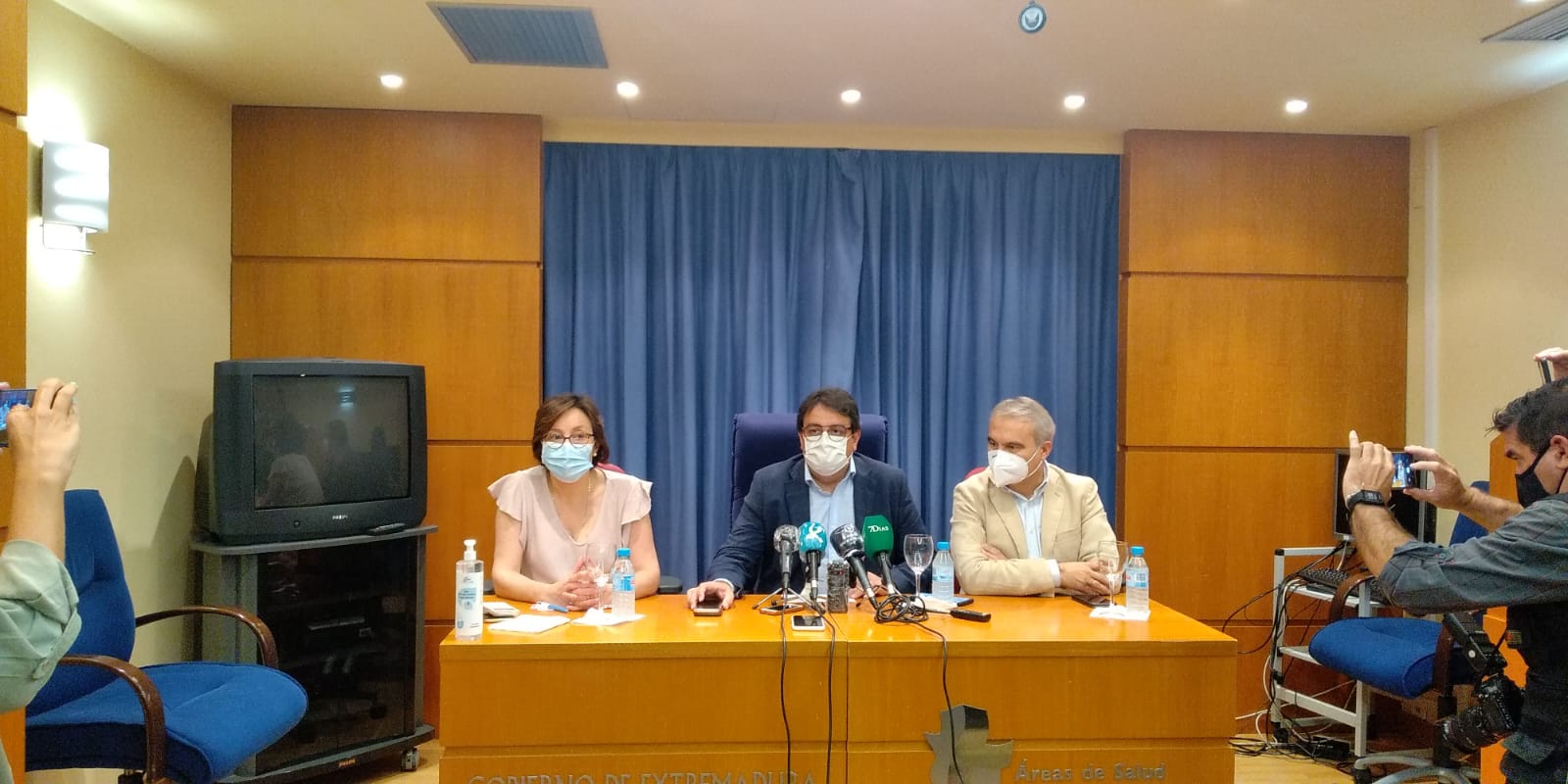Rueda de prensa del consejero de Sanidad y el alcalde de Badajoz
