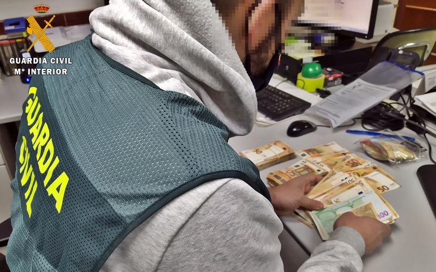 Imagen del dinero intervenido por la Guardia Civil 