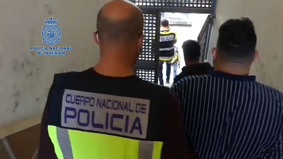 Ingresa en prisión por lanzar un adoquín