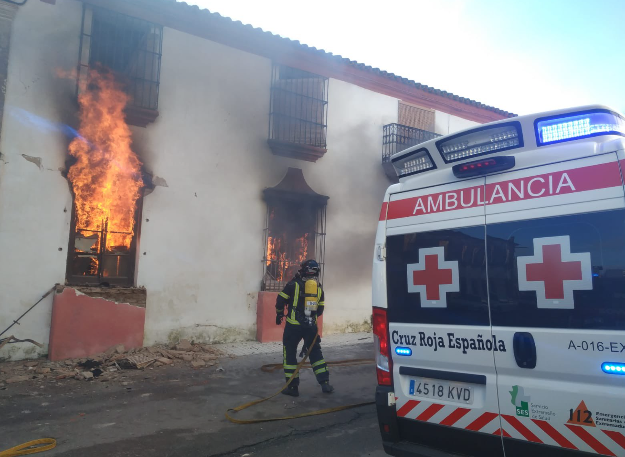 Incendio de vivienda en Oliva de Mérida