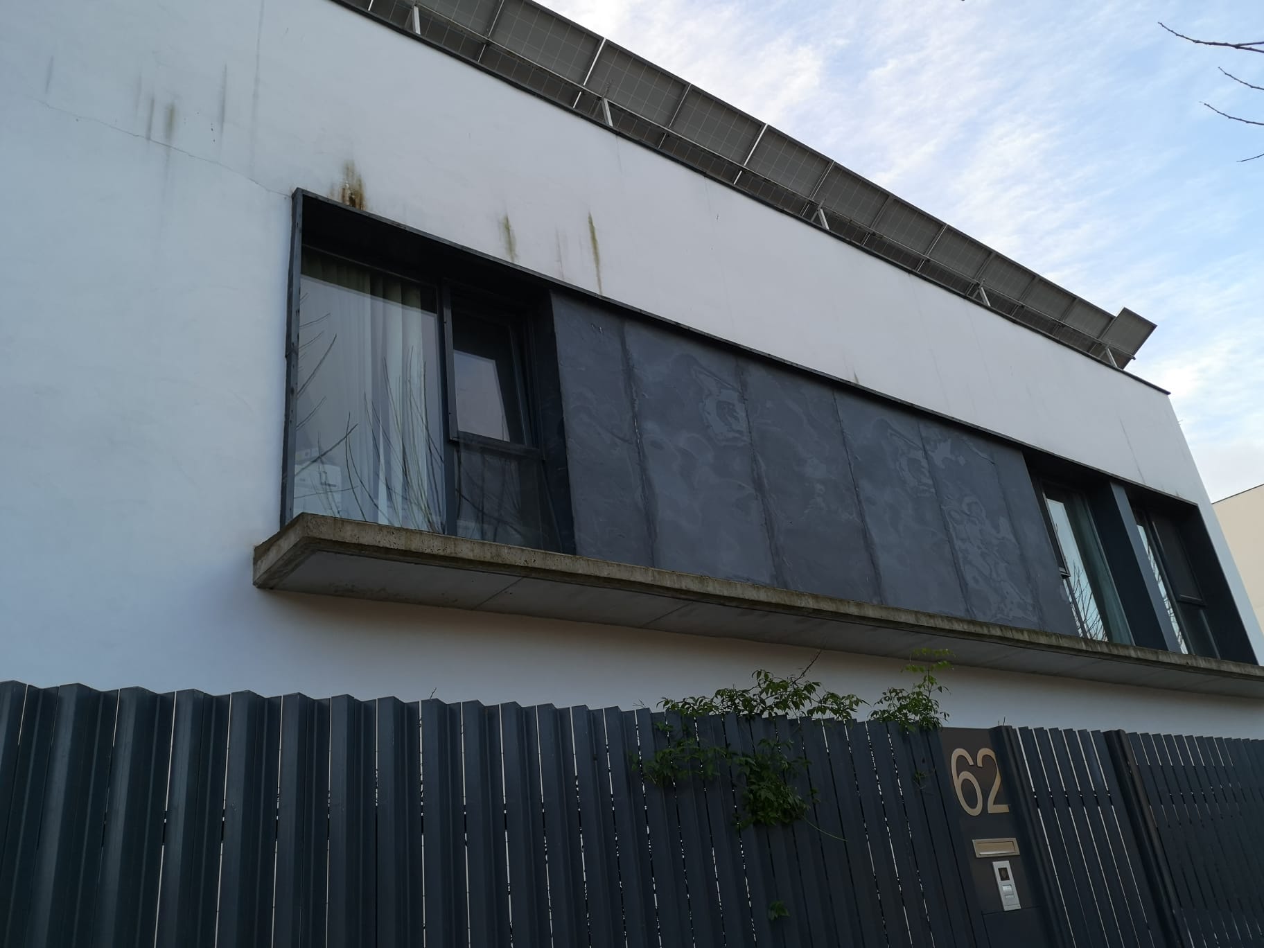 Fachada de la vivienda donde se ha originado el incendio doméstico