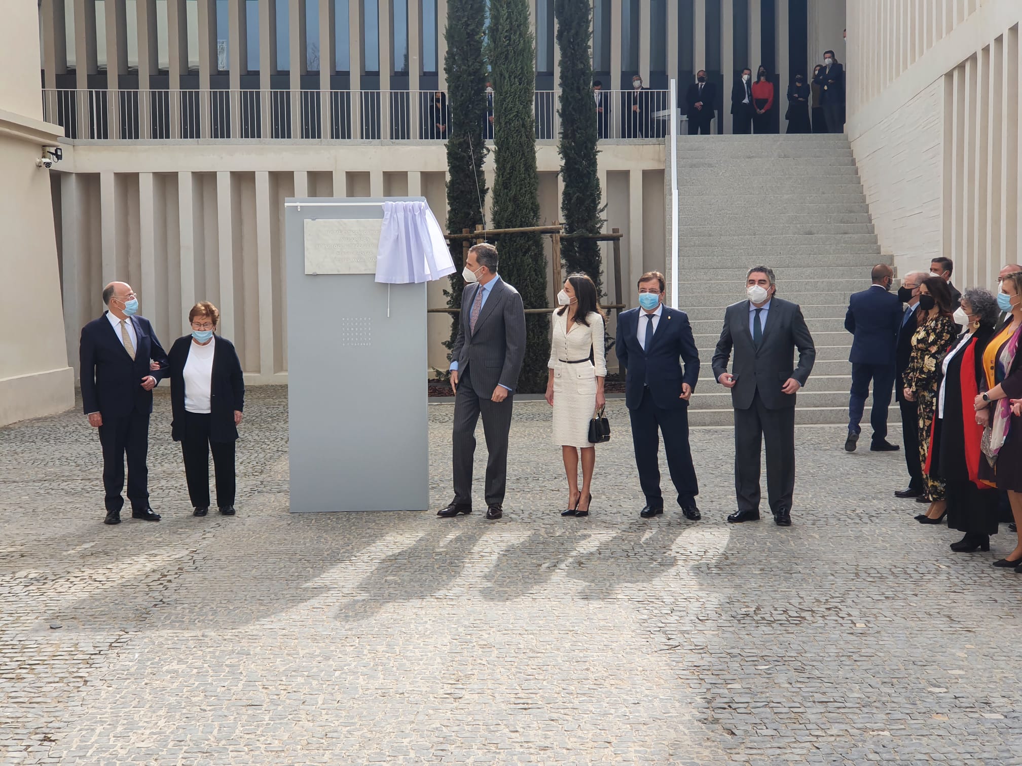 Los Reyes descubren la placa conmemorativa de la inauguración