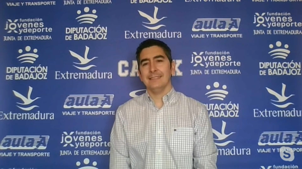 Jesús Nieto atendiendo a Extremadura Deportes