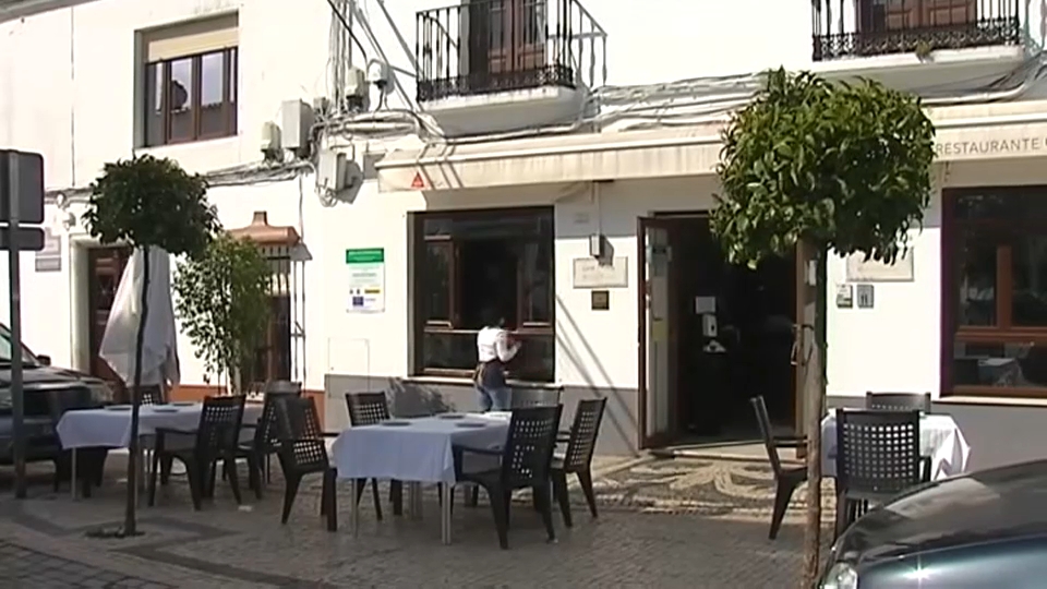 Terraza vacía en la feria taurina de Olivenza