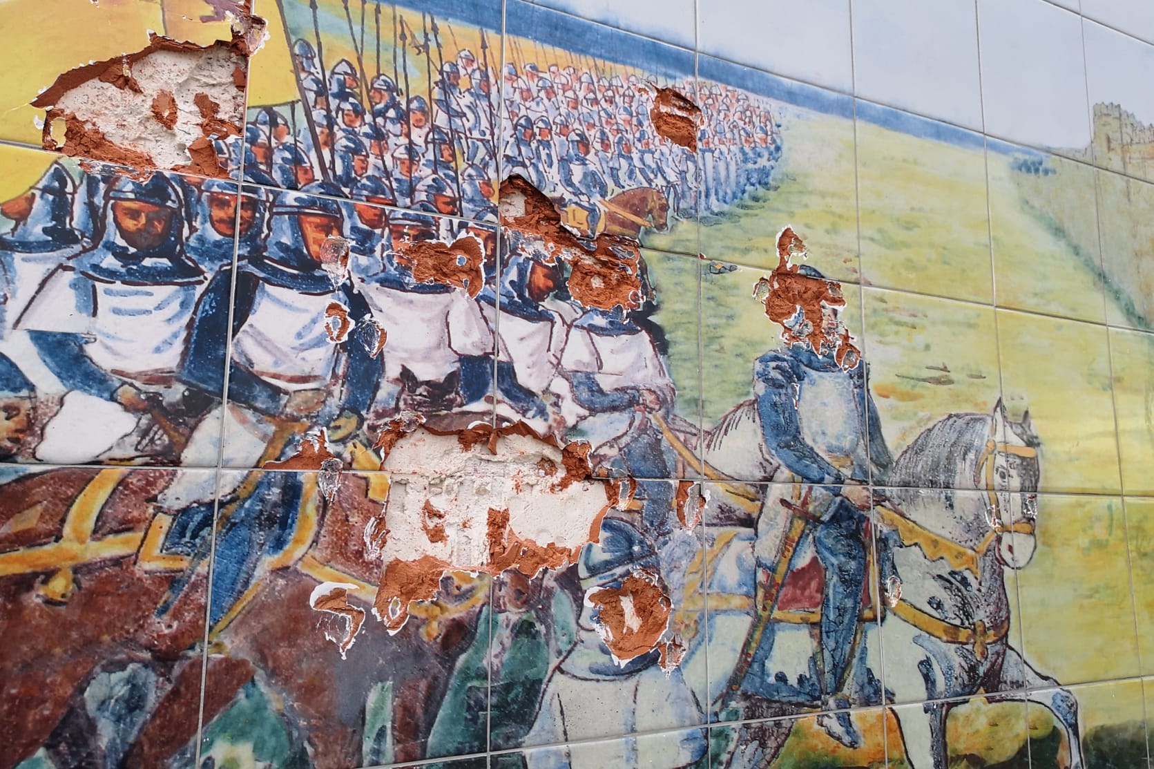 Imagen del mural de Alfonso IX dañado