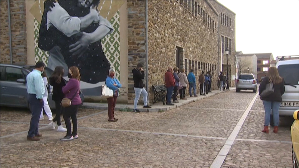 Vecinos de Guadalupe en la cola del cribado masivo de la localidad