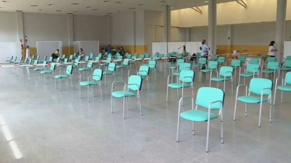 Imagen del vacunódromo del Edificio de Usos Múltiples de la UEX vacío esta mañana 