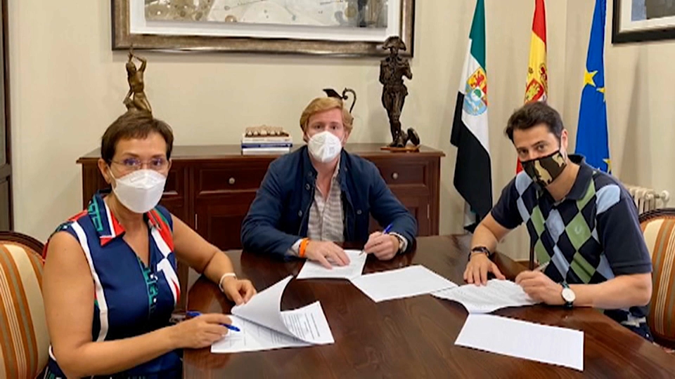 PP, C's y concejal no adscrito sellan pacto de investidura para Badajoz.