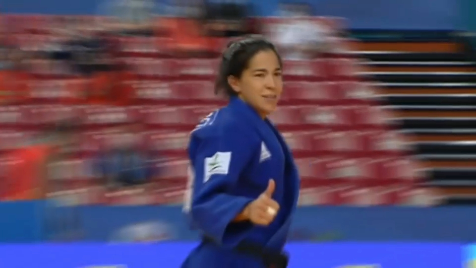 Cristina Cabaña celebrando una victoria