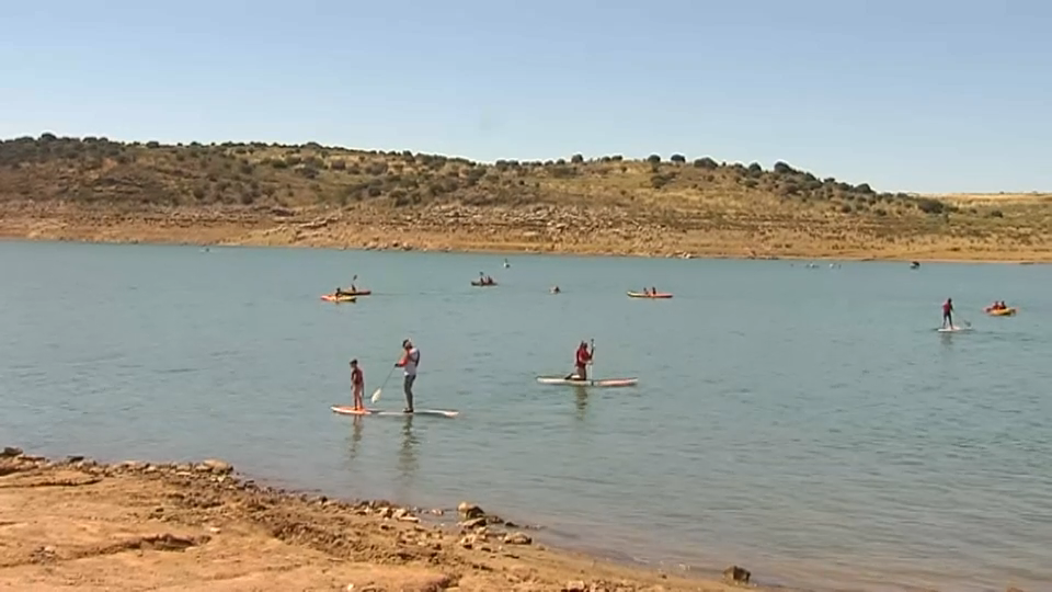 Algunos de los participantes disfrutando de las actividades del I Festival del Agua en Alange