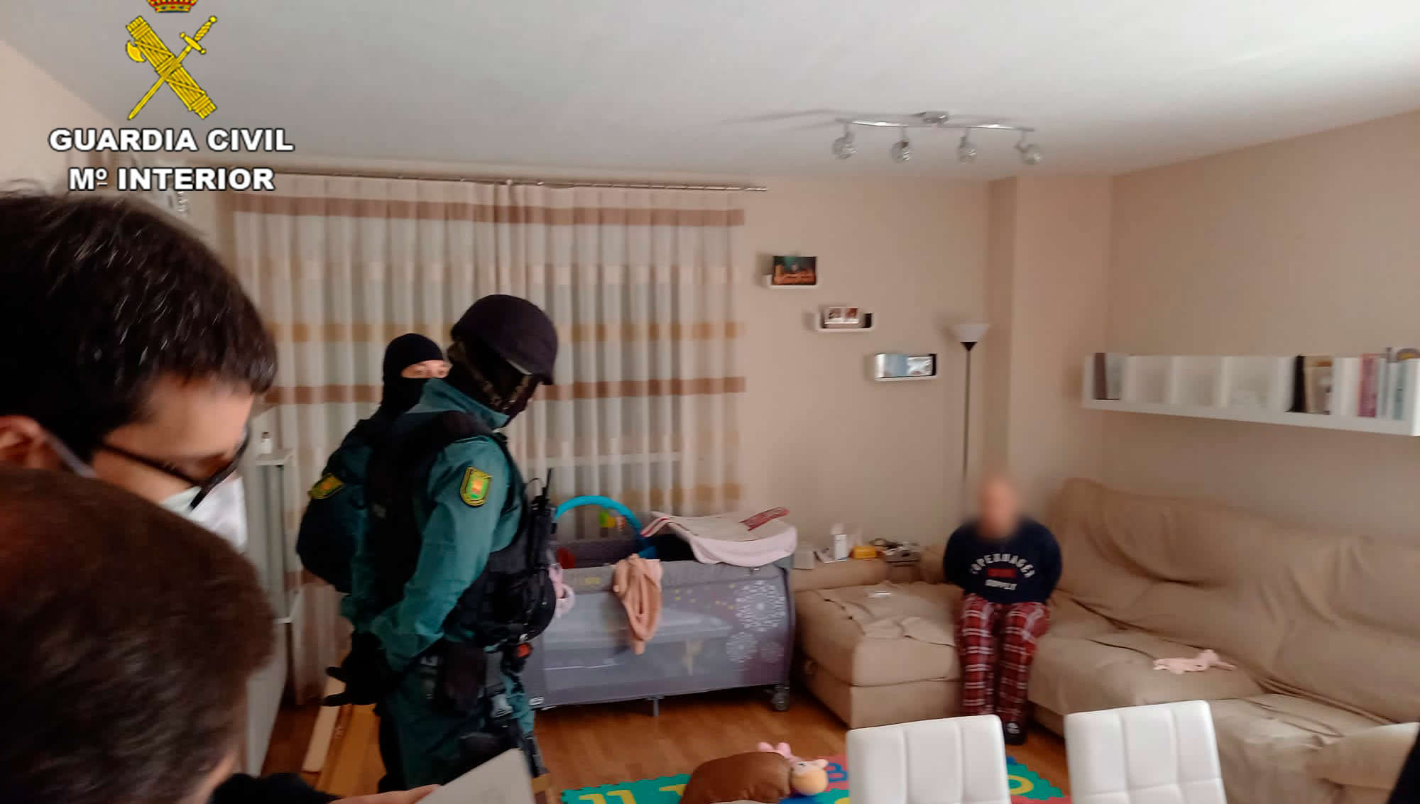 La Guardia Civil realizó cinco registros domiciliarios en varias provincias.