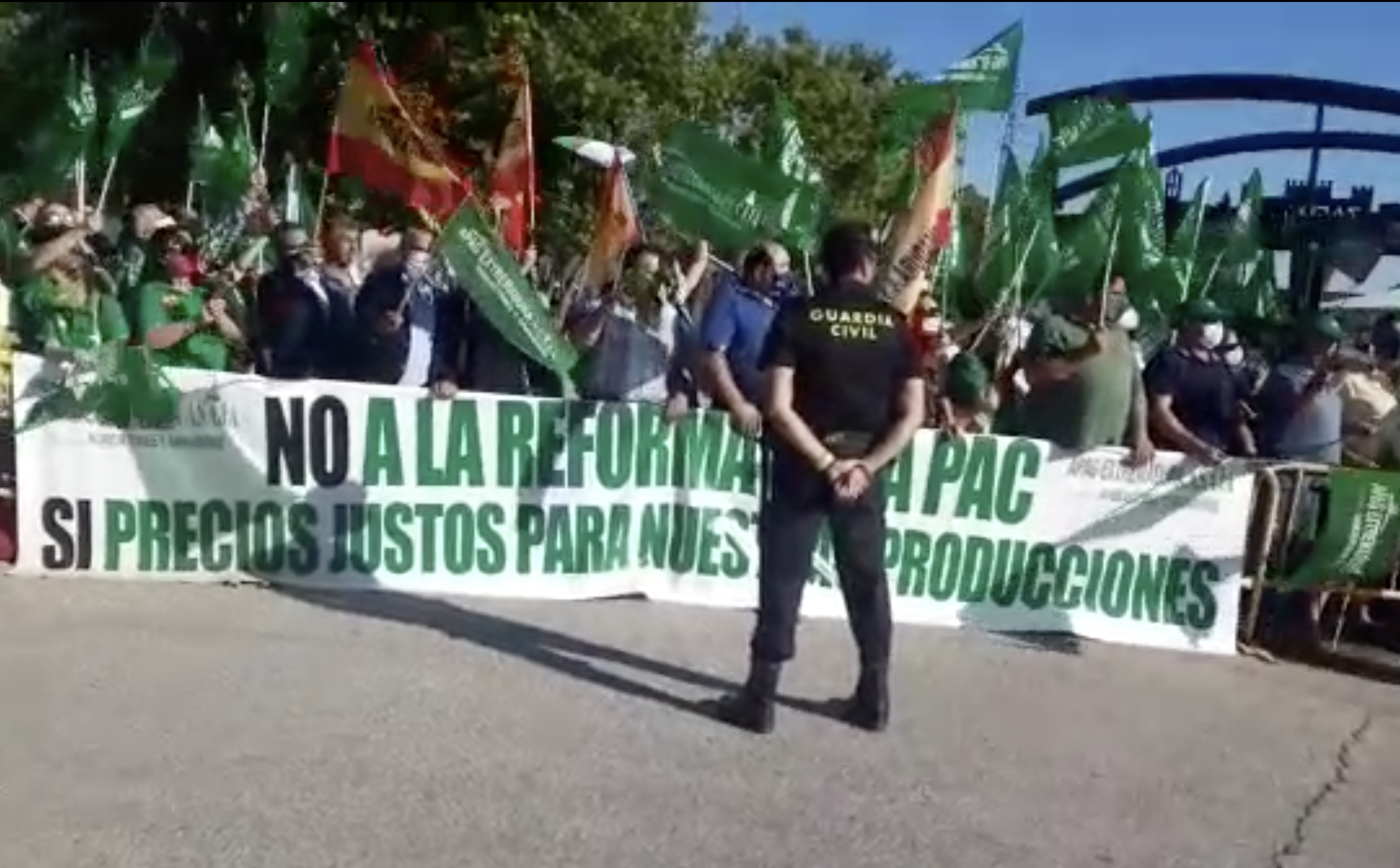Concentración de APAG-Extremadura-ASAJA contra el ministro de Agricultura