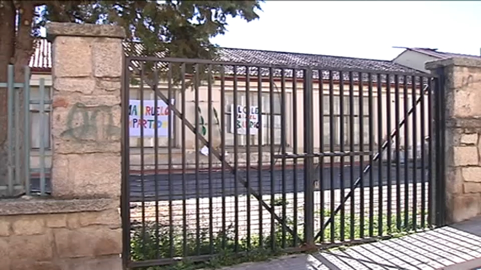 Fachada del antiguo colegio El Madruelo