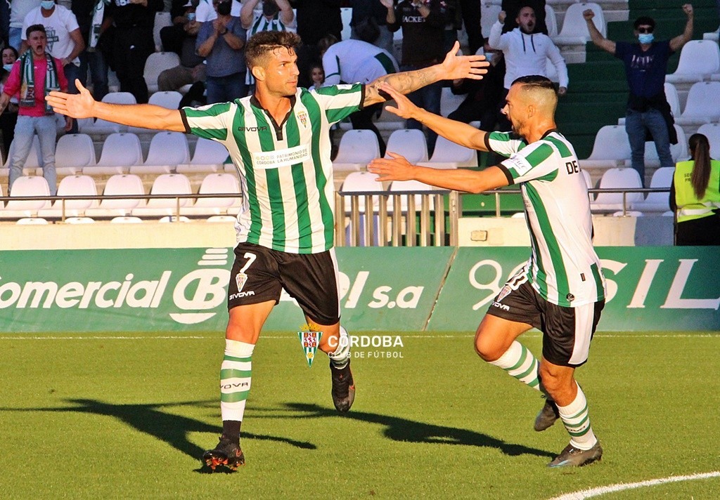 Willy Ledesma celebra un gol con el Córdoba.
