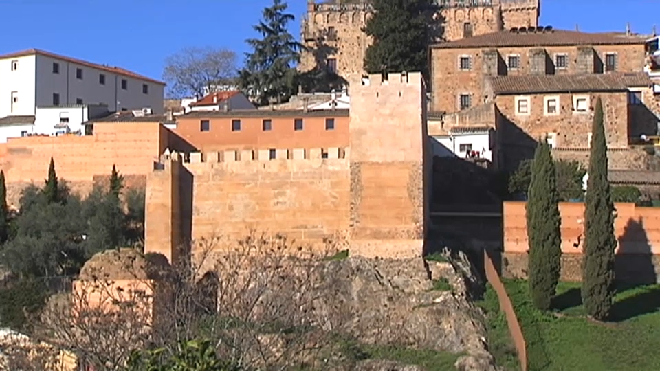 Muralla de Cáceres restaurada 