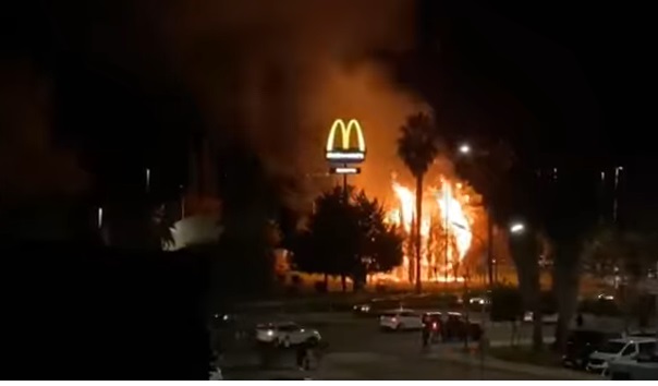 Incendio en Badajoz, cerca del McDonalds