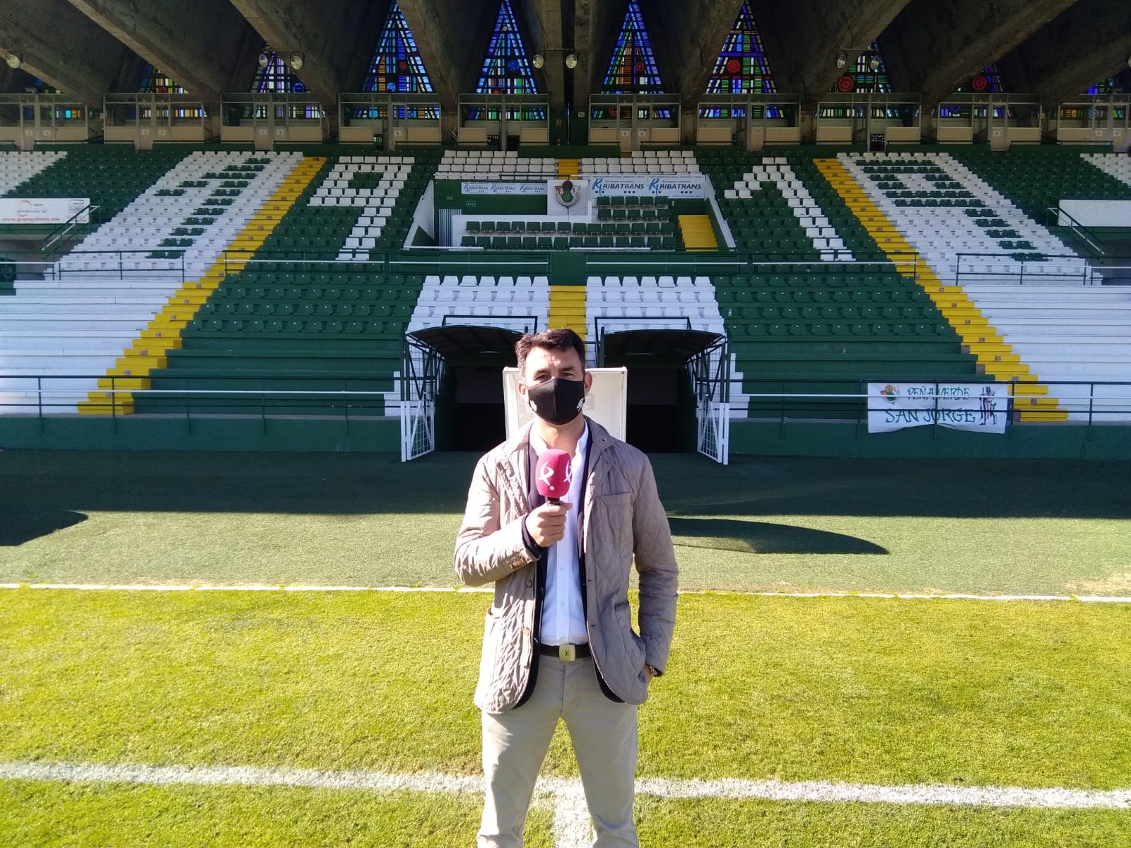 Carlos Ordóñez, presidente del CP Cacereño, en el estadio Príncipe Felipe.