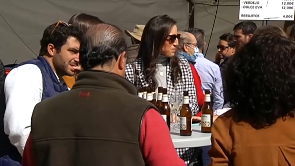 Visitantes disfrutando de la Feria del Toro de Olivenza