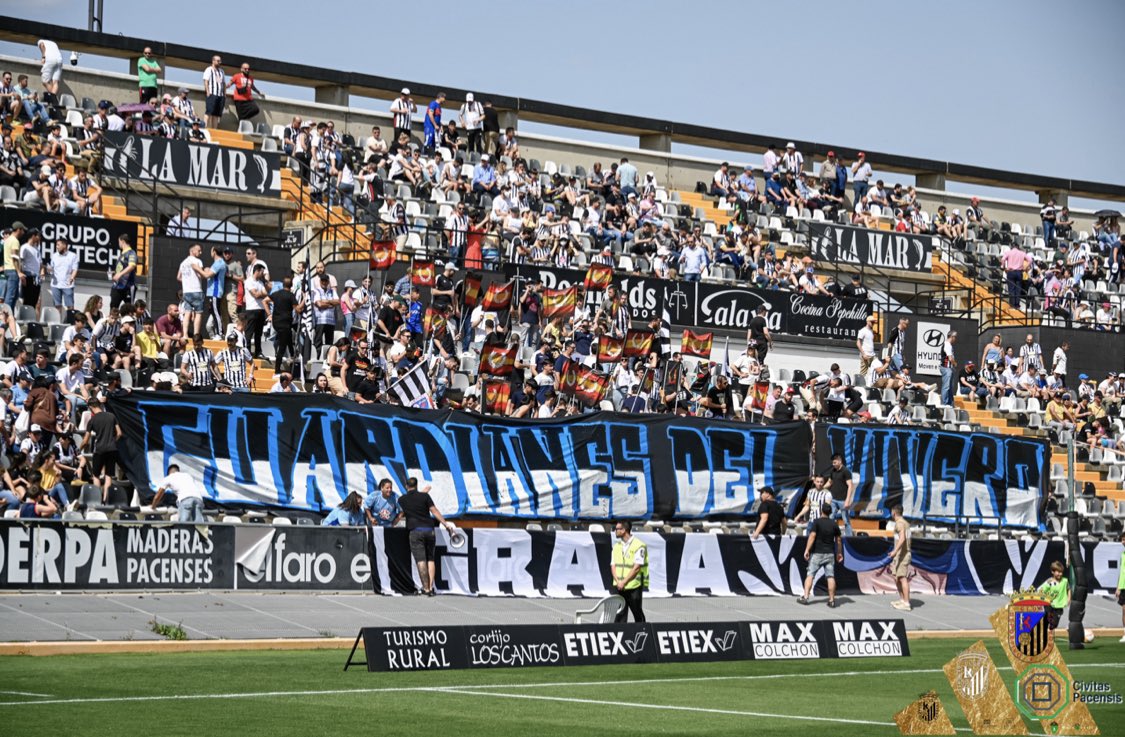 Afición del CD Badajoz en el Nuevo Vivero.