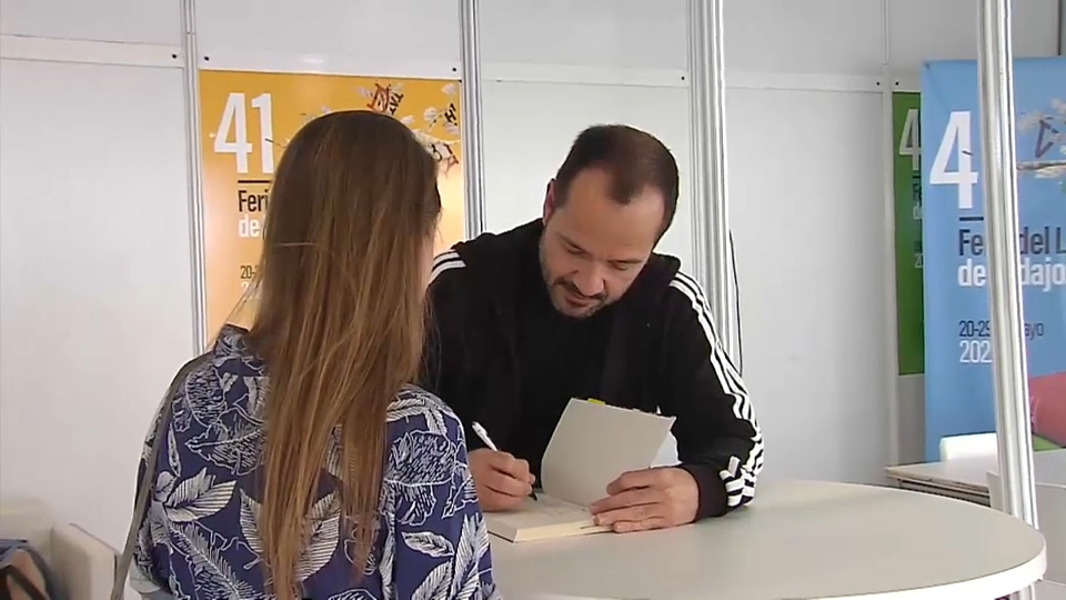 Ángel Martín en la feria del libro de Badajoz