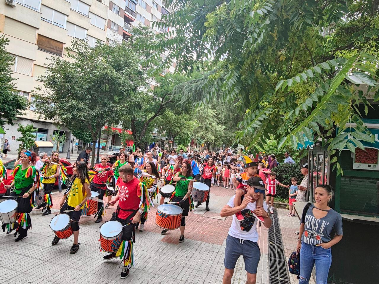 Batukada y pasacalles de celebración de la Gran Fiesta de Cumpleaños de Cáceres