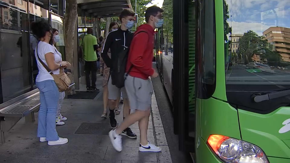 Usuarios del autobús urbano de Cáceres