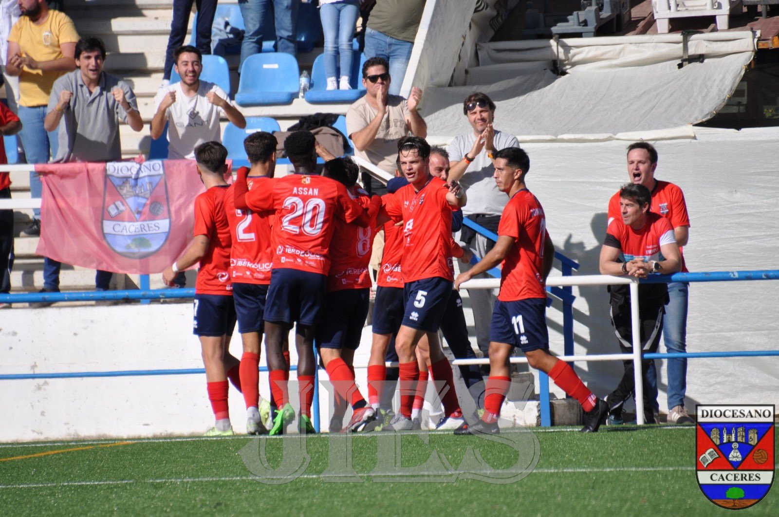 Los jugadores del Diocesano festejan su gol copero ante el Real Zaragoza.