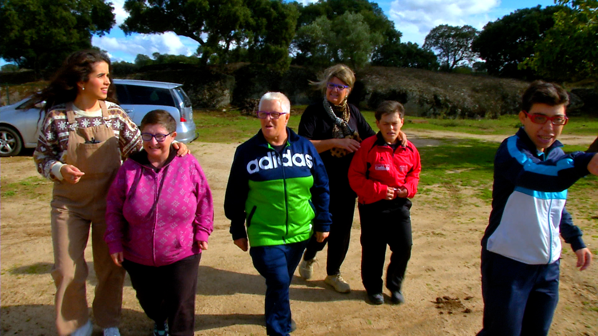 Familia paseando