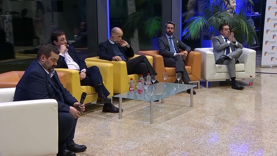 Mesa redonda con promotores de grandes proyectos.