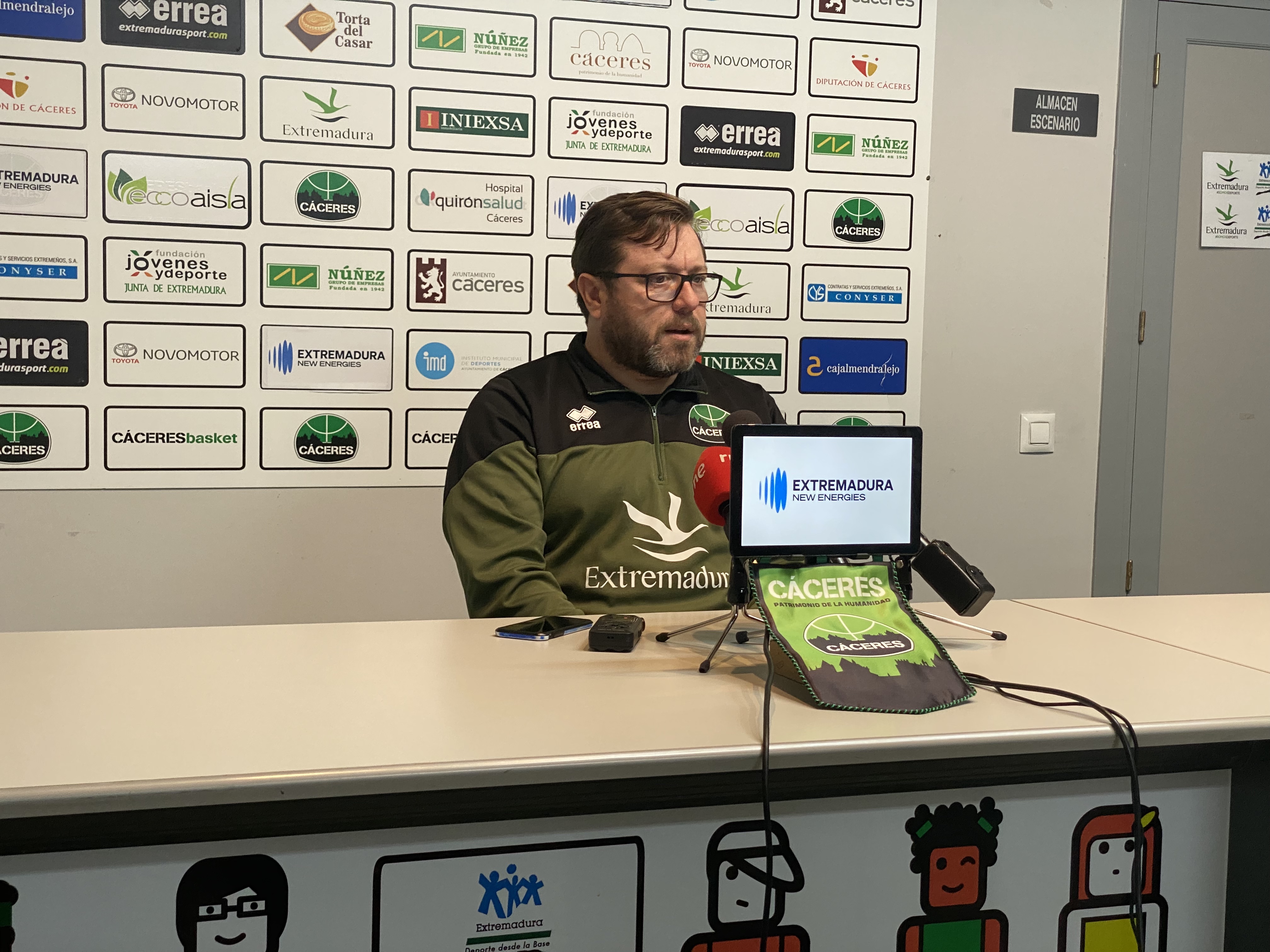 Roberto Blanco en la rueda de prensa previa al choque ante Cantabria.