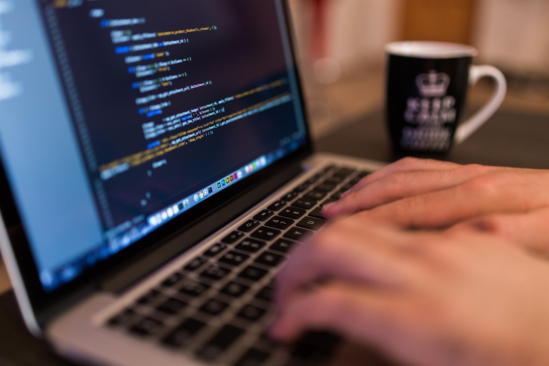 Ordenador, hacker, hackear, teletrabajo