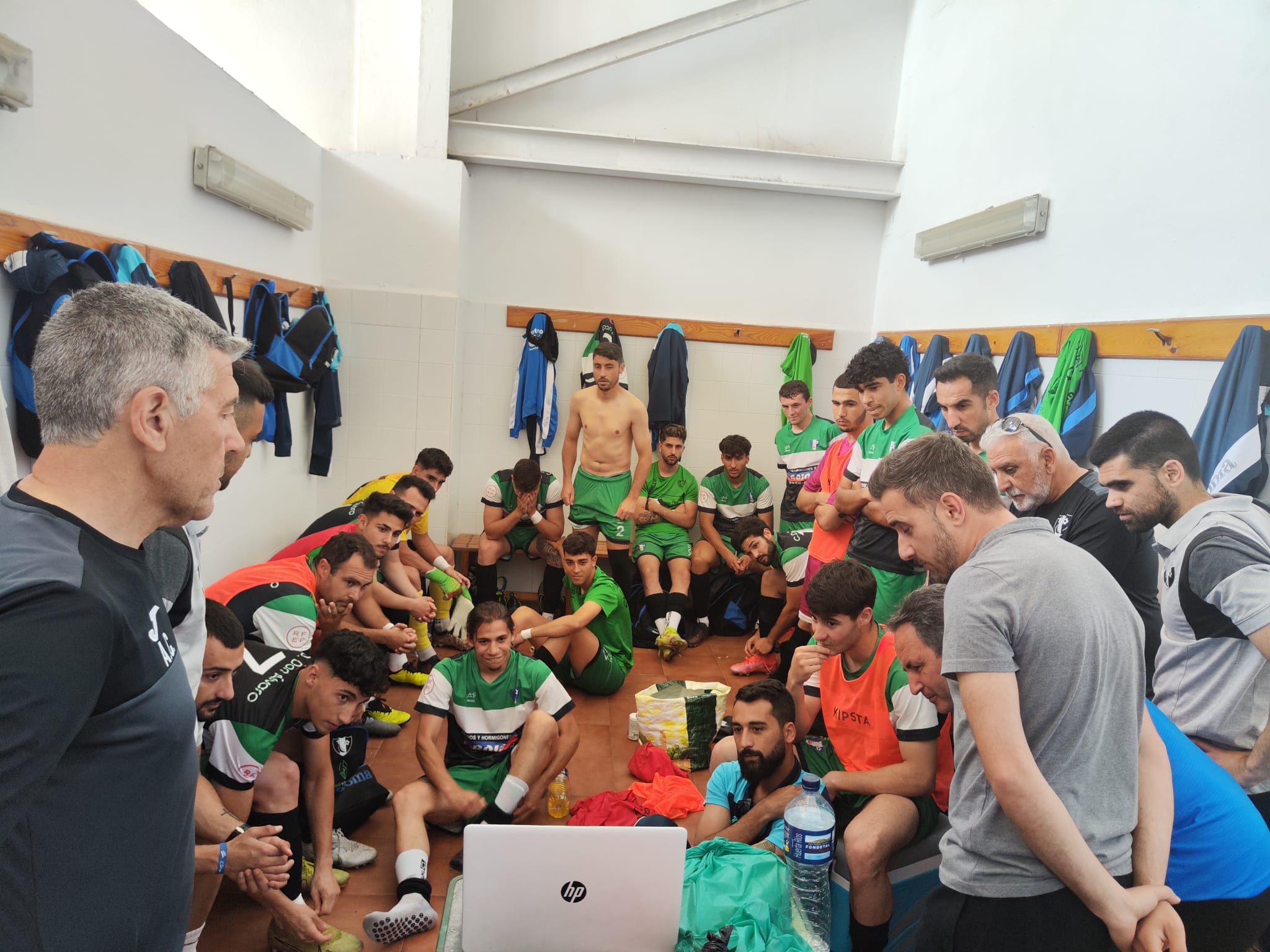 Vestuario del Don Álvaro en la previa de su final ante el Olivenza