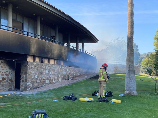 Incendio club de golf Norba de Cáceres