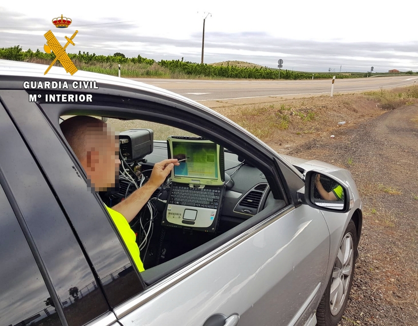 Una mujer, a 218 kilóometros por hora