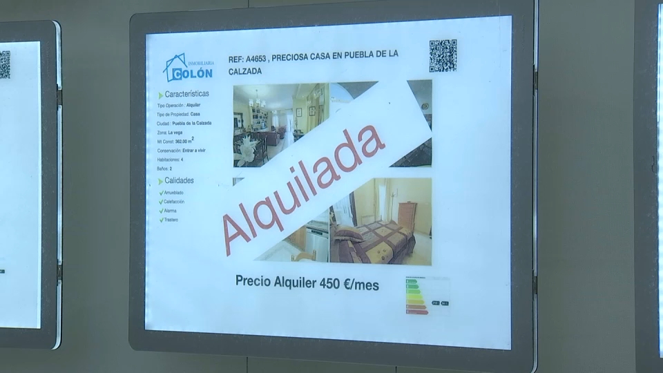Cartel de una vivienda alquilada en una inmobiliaria 