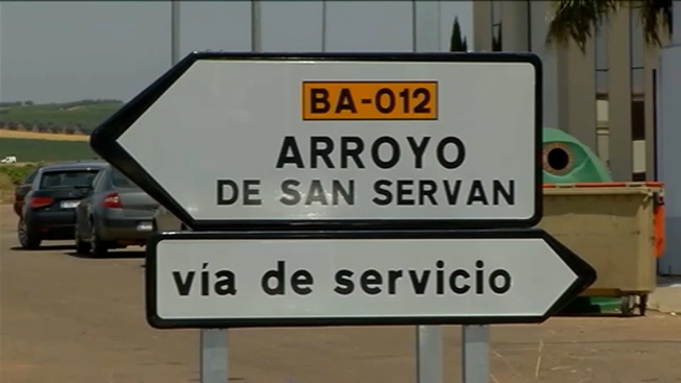 La carretera provincial BA-012 que une las localidades de Almendralejo a la N-V por Arroyo de San Serván, se cortará al tráfico este lunes, 10 de febrero, debido a las obras que se realizan y que imposibilitan el paso de vehículos. Por este motivo, esta vía permanecerá cerrada al trafico desde el kilómetro 21,250 de la BA-12 hasta el final, desde este lunes y hasta el próximo viernes, 14 de febrero, ambos incluidos. Ante esta situación, el desvío alternativo se realizará por el tramo de la antigua carretera BA-012, según informa la Diputación de Badajoz en nota de prensa.