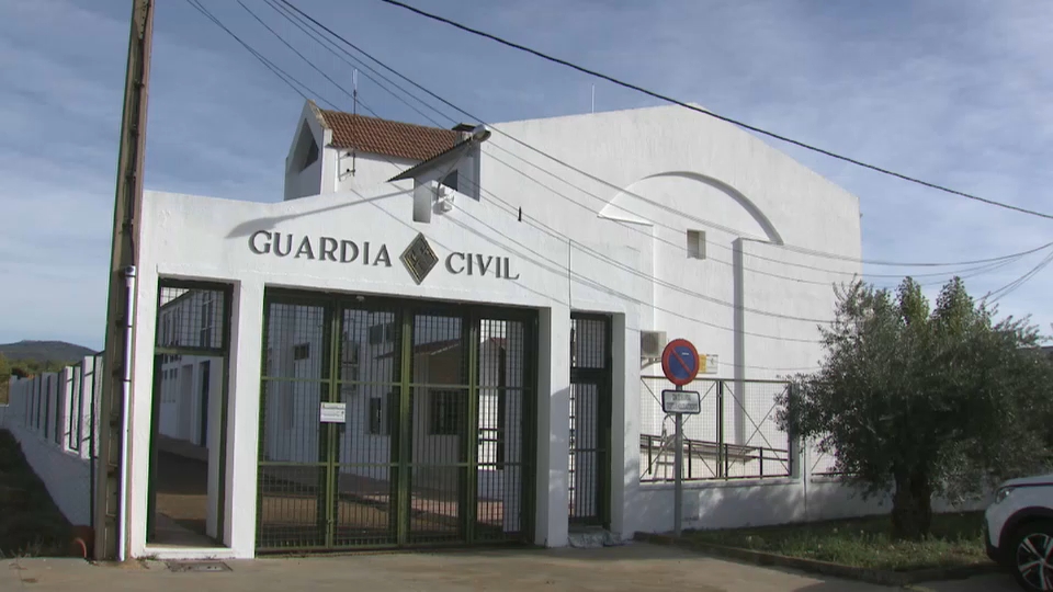 La Guardia Civil detiene a dos jóvenes en Logrosán acusados de tráfico de drogas