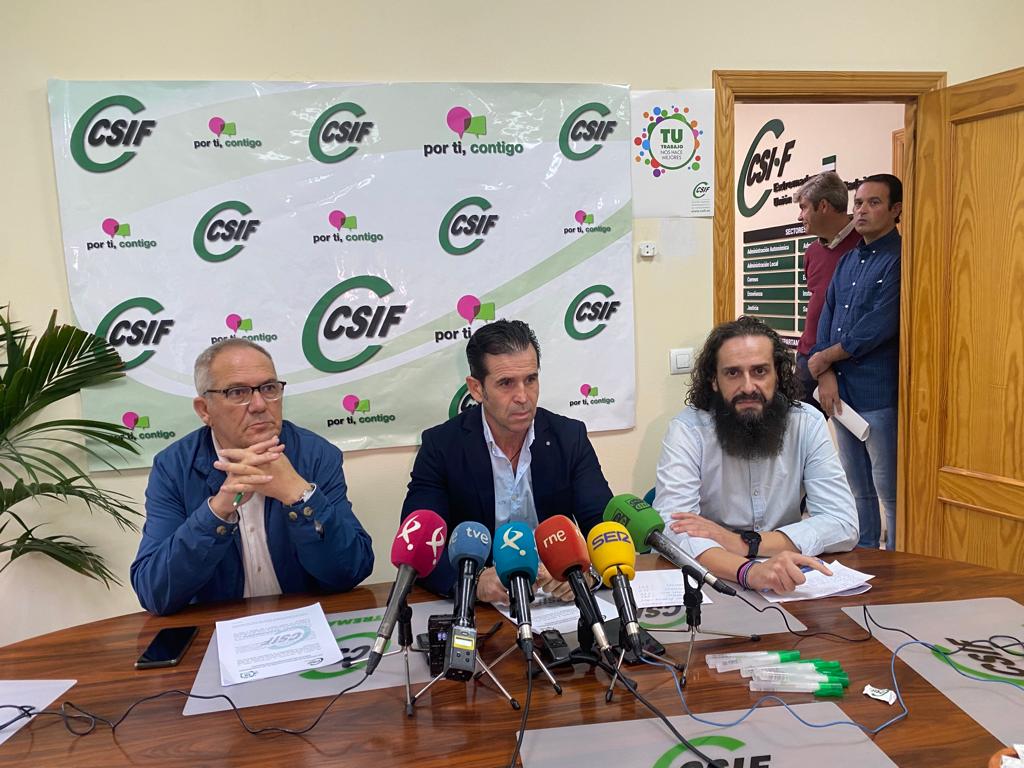 Representantes de CSIF durante la rueda de prensa.