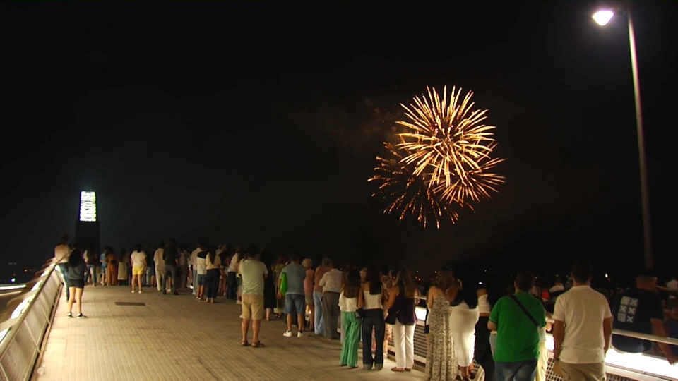 Emeritenses disfrutando de los fuegos artificiales