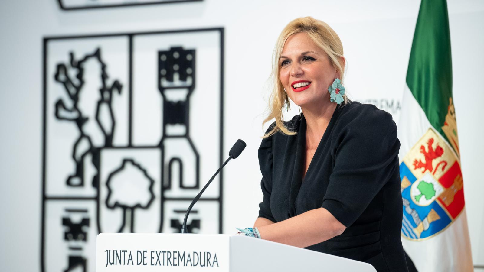 Según explica la consejera de Hacienda, Elena Manzano, las cuentas están diseñadas para reforzar las políticas sociales y económicas