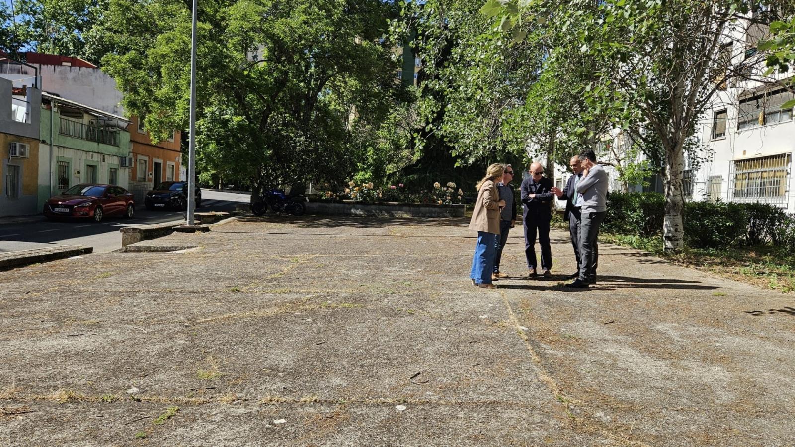 Superficie sobre la que se construirá el nuevo aparcamiento en superficie en Llopis Iborra