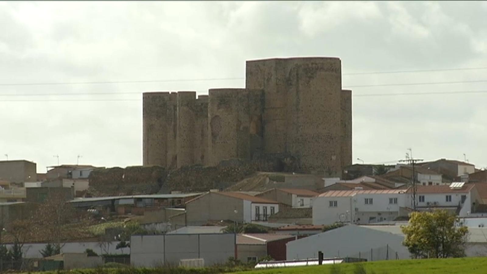 El Castillo de Villalba de los Barros, declarado BIC