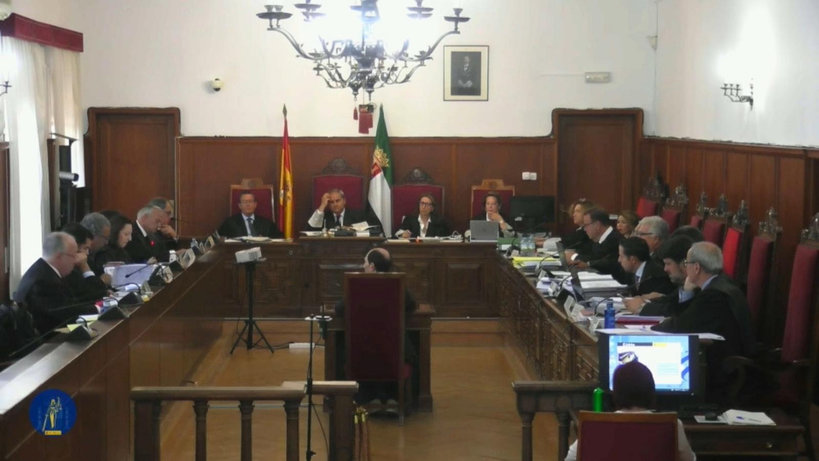Declaración del exdirector del Conservatorio Superior de Badajoz, Evaristo Valenti, durante el juicio a David Sánchez