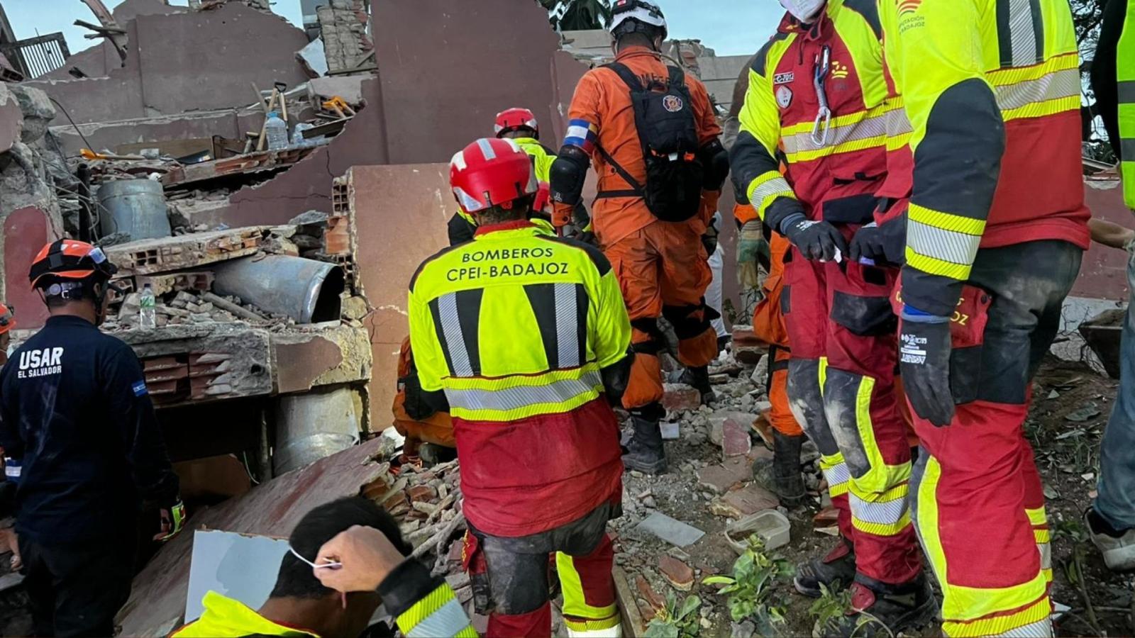Bomberos de la Diputación de Badajoz trabajan en Venezuela
