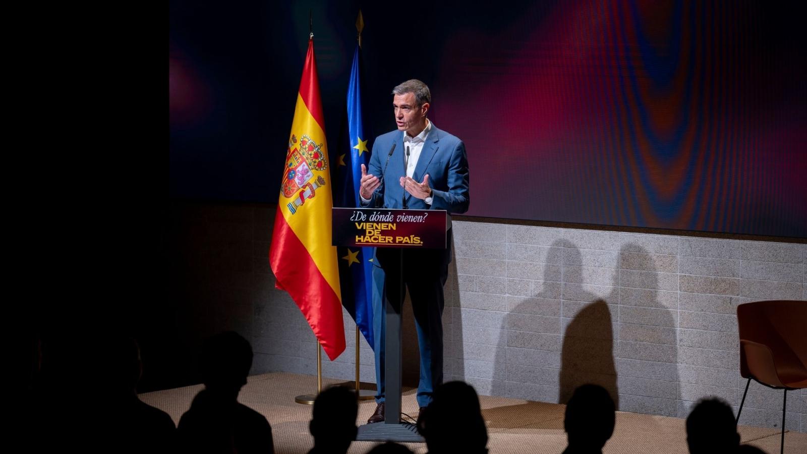 El presidente del Gobierno, Pedro Sánchez, durante la presentación del Plan de Integración y Ciudadanía y de la campaña institucional ‘¿De dónde vienen? Vienen de hacer país’