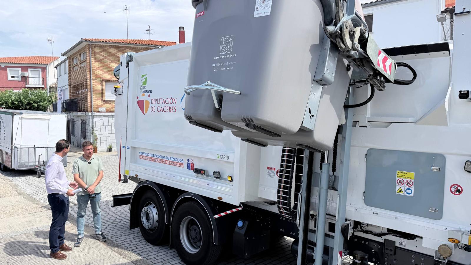 La Diputación de Cáceres, a través del Consorcio MásMedio, ha presentado en Guijo de Granadilla la renovación y ampliación del servicio de recogida de residuos en la Mancomunidad de Trasierra-Tierras de Granadilla